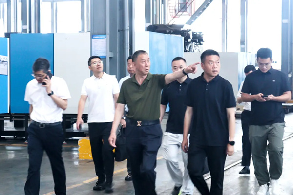 临安区领导一行走进鸿正联塑，共话智造发展