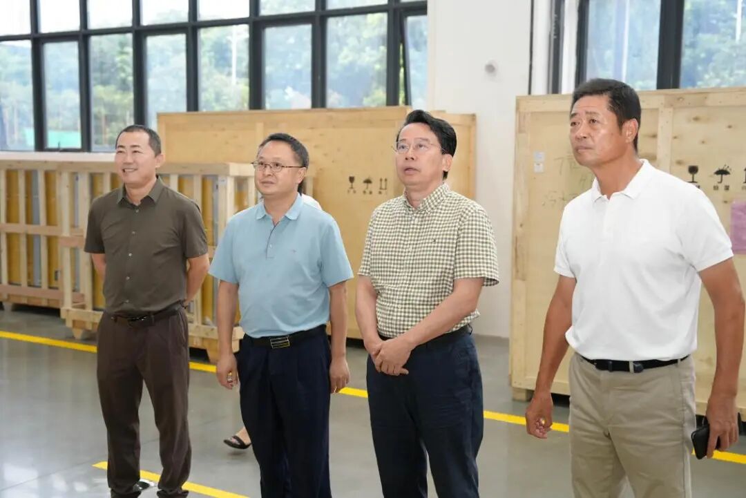 广州市政协港澳台侨外事委员会主任冯广俊一行莅临达意隆调研指导