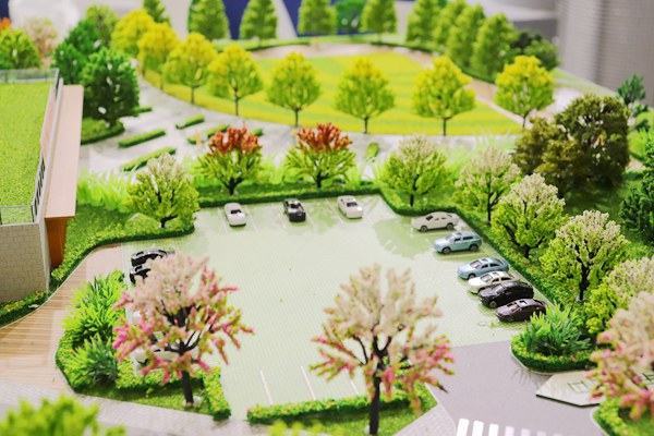 拉萨市委书记看望慰问快递员等新就业群体